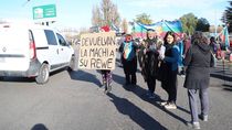 transito complicado a neuquen por una protesta mapuche