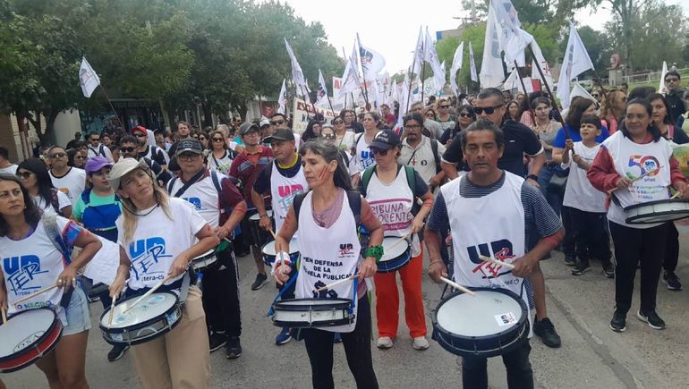 La movilización tuvo lugar en la sede de Ipross de General Roca. 