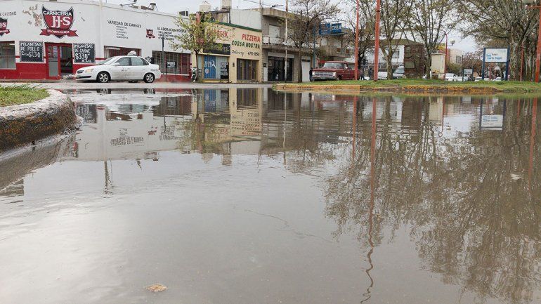 Las calles de la ciudad volvieron a amanecer repletas de agua ayer por la mañana