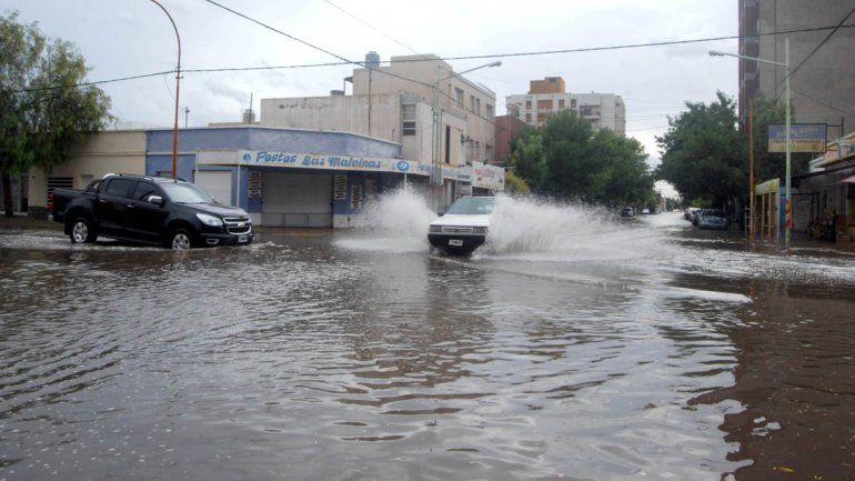 El Año Nuevo llegó con un temporal en Cipolletti