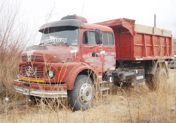 Adolescente, en un camión, atropelló y mató a menor