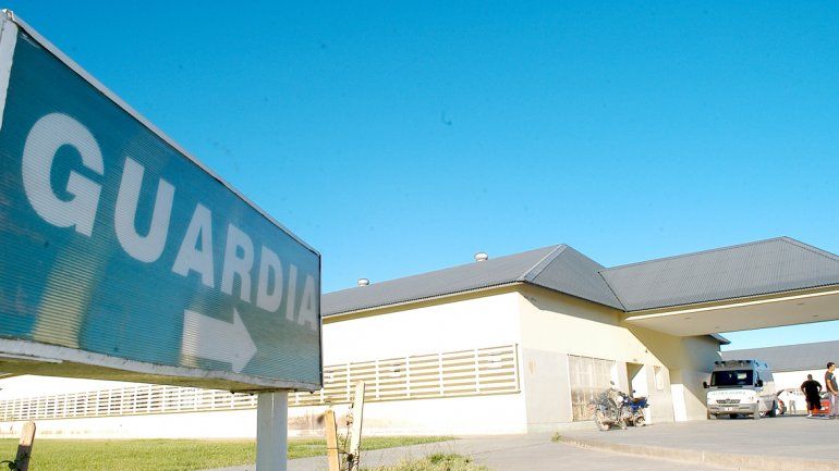Los jóvenes heridos con una perdigonada se atendieron en el hospital.