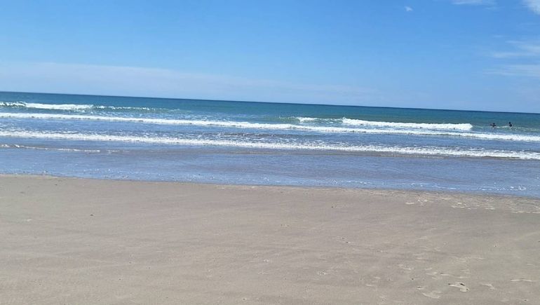 Cómo es la playa rionegrina que enamoró a Valentino Merlo: precios y qué se puede hacer