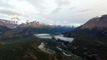 mira los paisajes mas impresionantes de la patagonia desde un drone