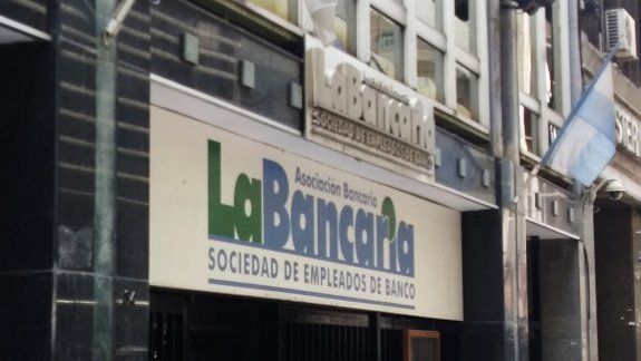 Bancarios cerraron un aumento del 94