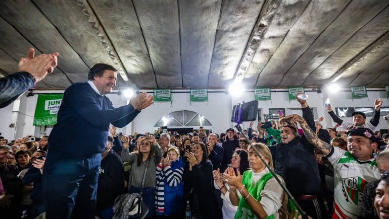 Alberto Weretilneck encabezó un acto de campaña de Juntos.