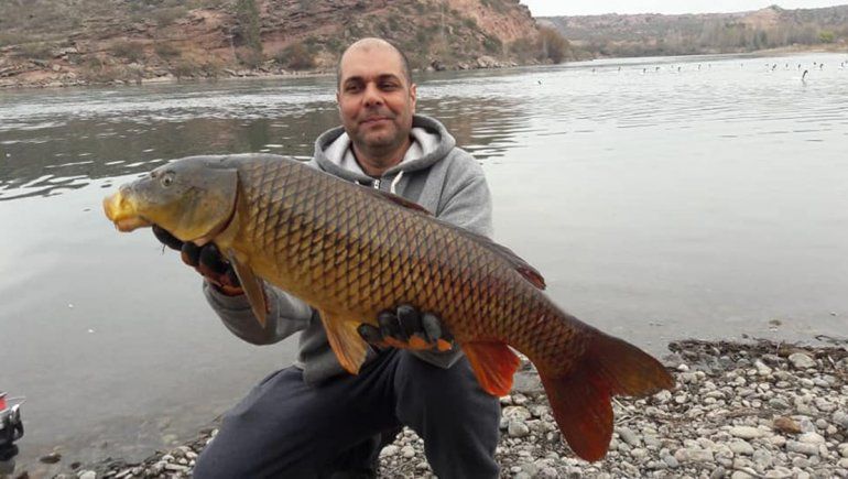 Cipoleño pescó una carpa de 7 kilos en la Isla Jordán