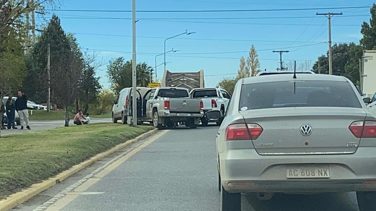 Caos en el puente de acceso a Cipolletti por un choque en cadena en Neuquén