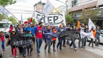 marcharon por la ciudad para pedir la autorizacion de la cooperativa en interlagos