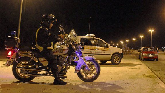 Manejaba borracho y con tobillera electrónica por Ruta 22