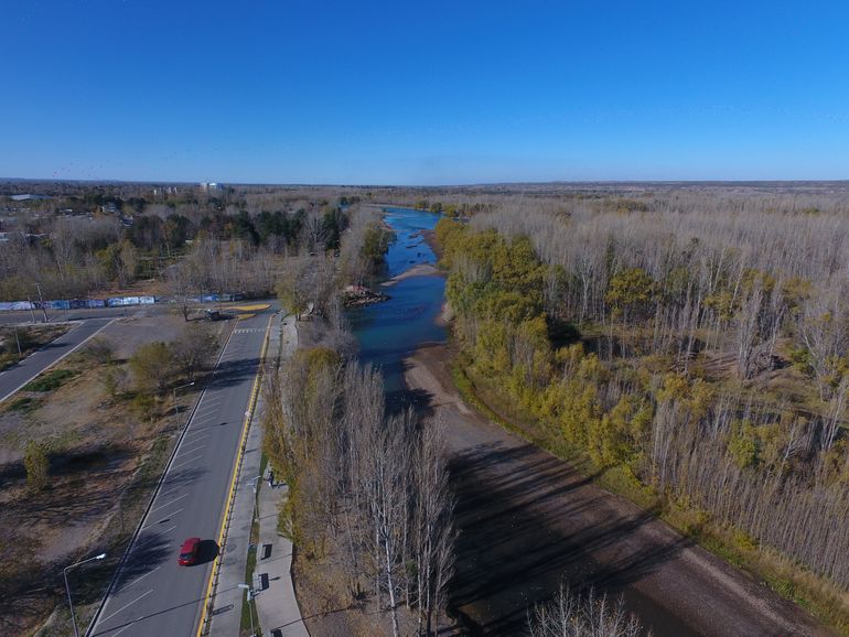 Desde el drone: así ve la sequía del río Limay