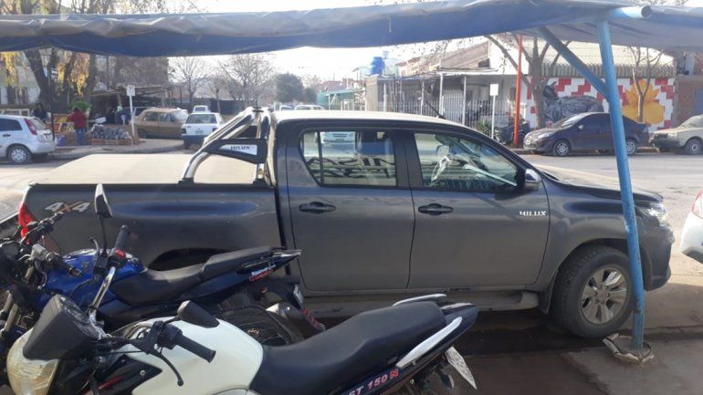 Dejó la camioneta en marcha, se la robaron y la encontraron una hora después en Cipolletti