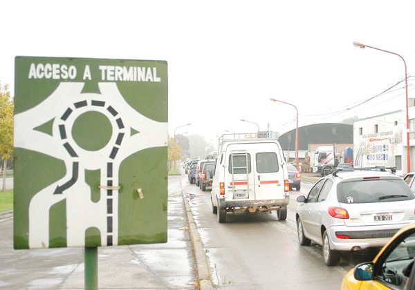 Enojo por demoras para cruzar a Neuquén
