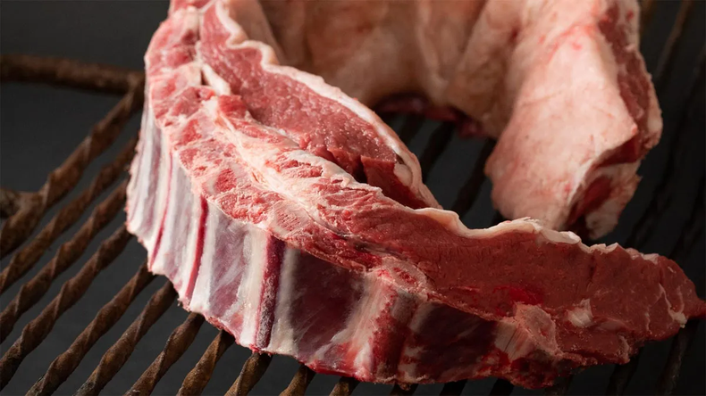 Comenzaron a bajar los precios del kilo de asado en la región, producto del ingreso de carne con hueso del norte de la barrera sanitaria.