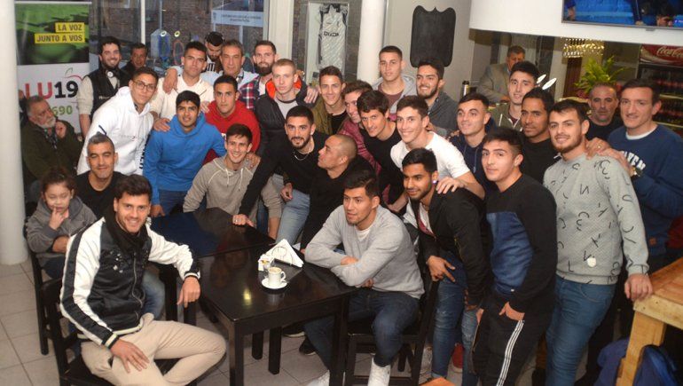 Radio abierta con el plantel del Albinegro