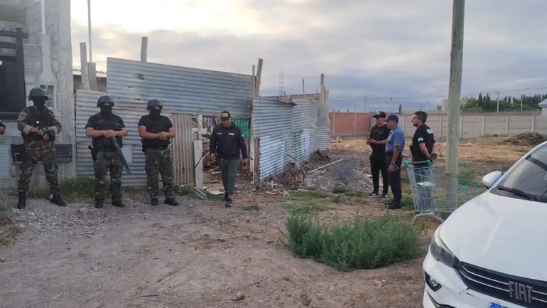 En el allanamiento encontraron ramas con flores en proceso de secado