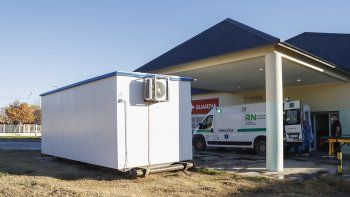hospital desbordado: colocan trailers para atender pacientes