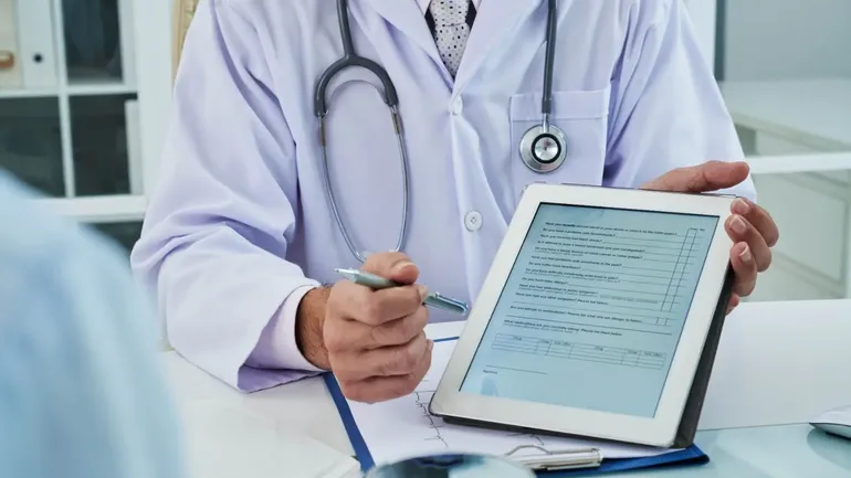 La implementación de auditorías se debe a la detección de irregularidades como el registro de 2.000 días otorgados por un solo médico.