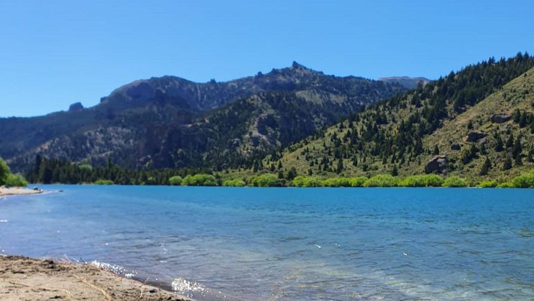 Intensa búsqueda de un joven neuquino que fue arrastrado por el Limay