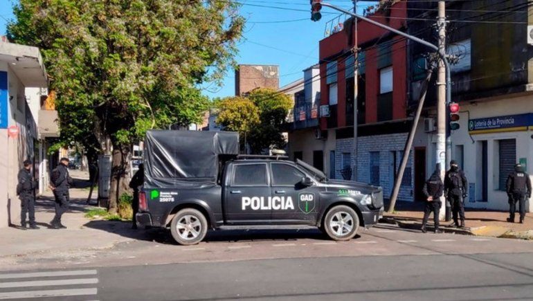 Sangrienta toma de rehén: mató a su amigo y fue abatido por la policía