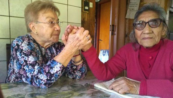 Dos amigas neuquinas se reencontraron después de 70 años