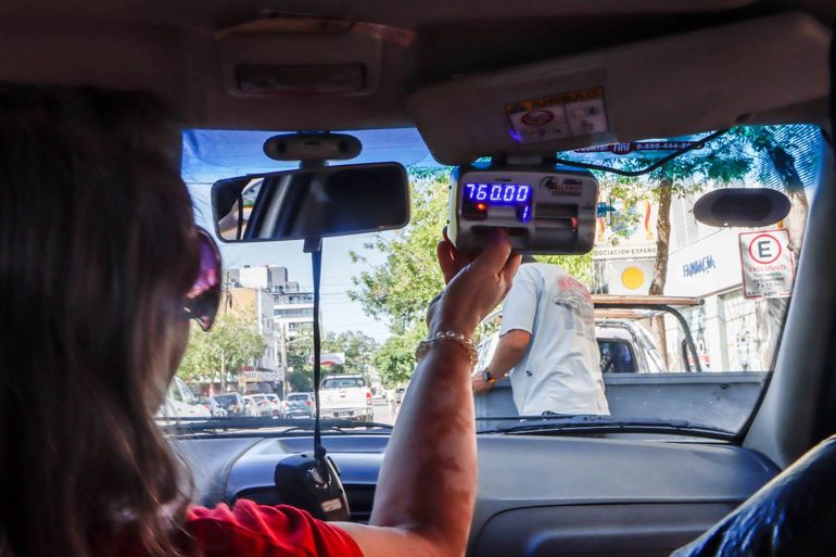 Una taxista de Cipolletti fue asaltada y las ladronas le exigieron la clave de sus cuentas digitales para transferirse dinero. Una taxista de Cipolletti fue asaltada y las ladronas le exigieron la clave de sus cuentas digitales para transferirse dinero.