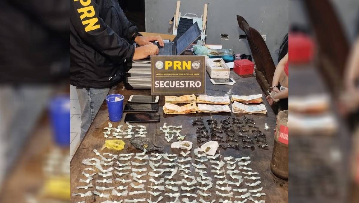 Cocaína, marihuana, dinero, teléfonos y cinco personas detenidas en las 1200 Viviendas de Cipolletti.&nbsp;