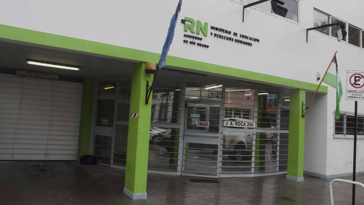 Educación separó a un docente por presunto delito contra la integridad sexual