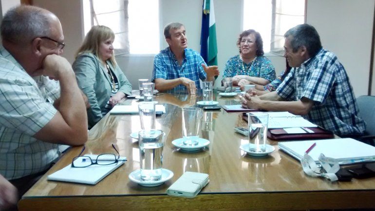 El intendente Tortoriello encabezó el encuentro del que participaron legisladores neuquinos y concejales cipoleños.