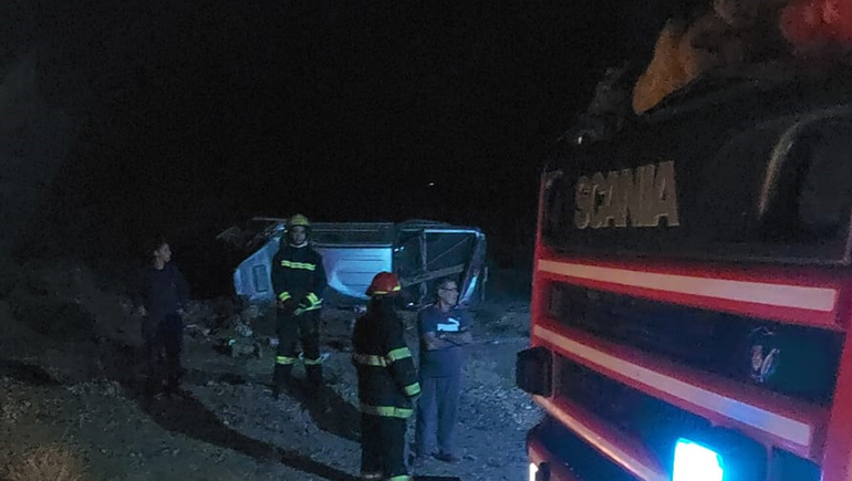 Un muerto y dos heridos tras un vuelco en la ruta 51