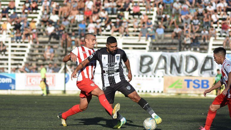 Cipolletti echó al Diablo la  pelea por la permanencia