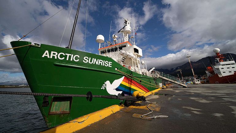Greenpeace trajo un rompehielos para oponerse al offshore
