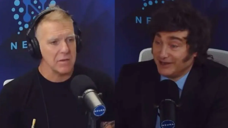 Video: Javier Milei cantó una canción de cancha para celebrar la salida del cepo cambiario