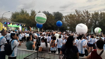 Una multitud asistió a La Corrida de Cipolletti.
