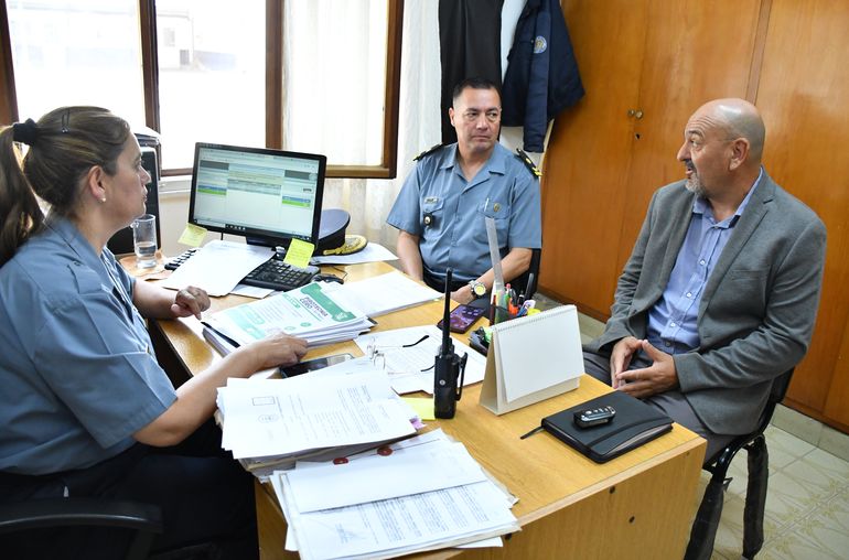 Autoridades policiales y del Ministerio de Seguridad, se reunieron para coordinar acciones e incentivar la denuncia anónima a través del 911 por uso y comercialización de pirotecnia.