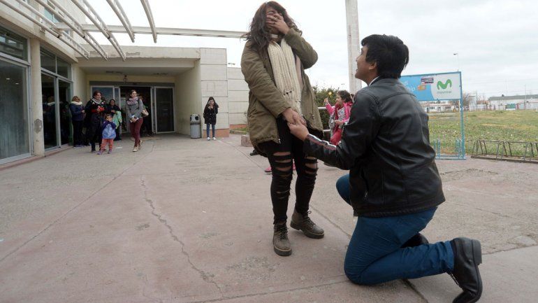 Un loco pedido por amor que sorprendió a todos en la Terminal