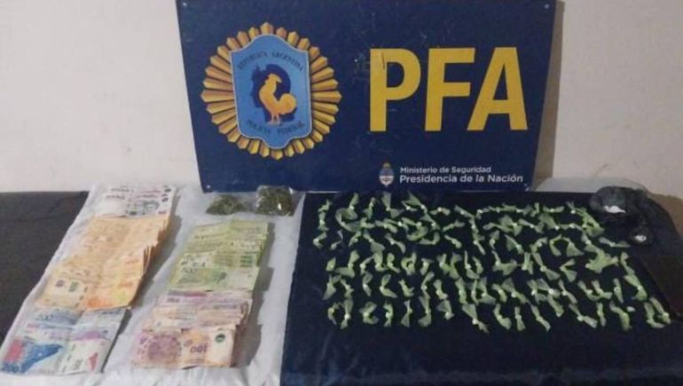 El operativo se realizó en dos domicilios de Cipolletti.