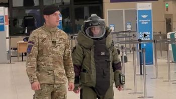 En el aeropuerto de Bariloche se activó el protocolo por una amenaza de bomba. En el aeropuerto de Bariloche se activó el protocolo por una amenaza de bomba.