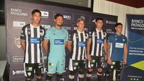 Cipo sumó los sponsors a su camiseta.