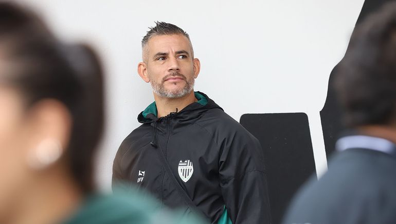 Yair Marín, como un hincha más de Cipo en La Visera