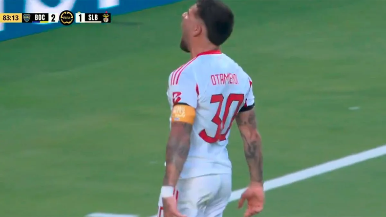 Otamendi el gol del empate de cara a los hinchas de Boca.