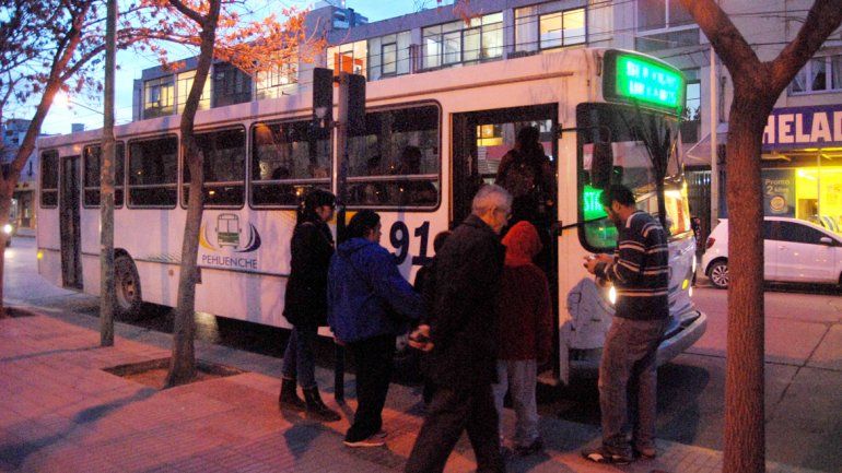 En las redes sociales reclaman que la empresa sancione al conductor.