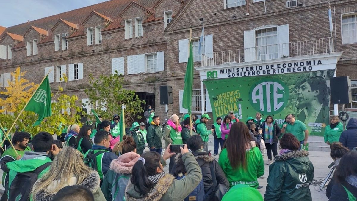 ATE declara insuficiente la propuesta y pide un 100% aumento en indumentaria