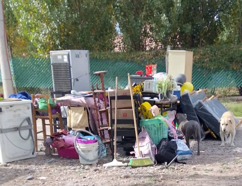 El drama de una familia que ya no puede pagar un alquiler y se quedó en la calle