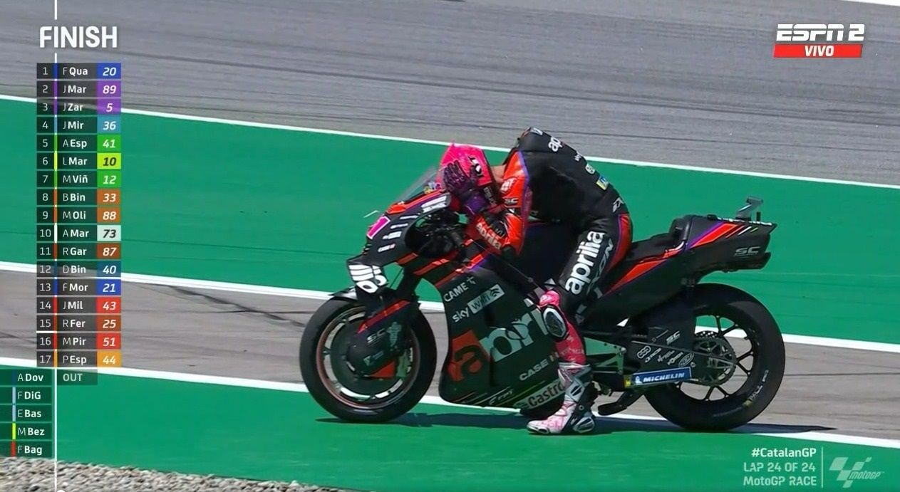Espargaró pensó que había terminado la carrera y se quedó sin subir al podio