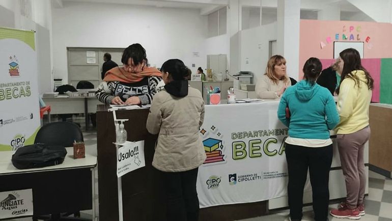Continúa en Cipolletti cronograma de entrega de becas municipales