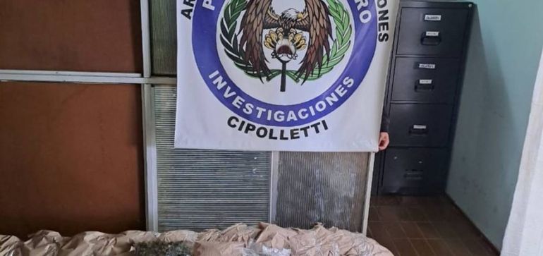 La Policía difundió imágenes del resultado del allanamiento.