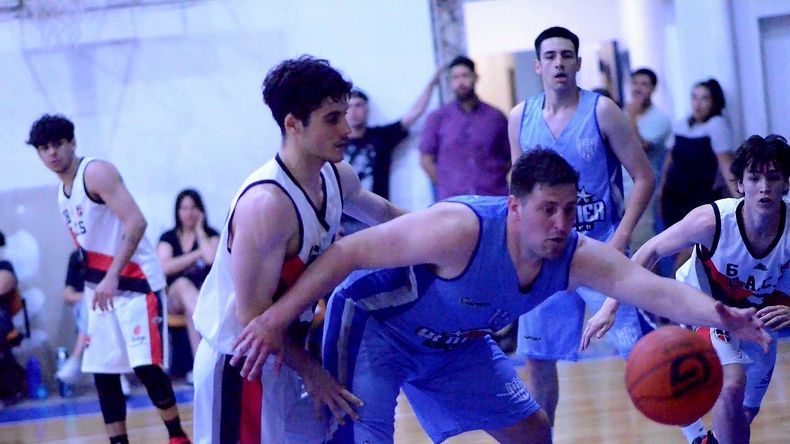 Paolo Casale, pieza clave en el juego interno de Club Plottier. Foto: gentileza Trico Basquet