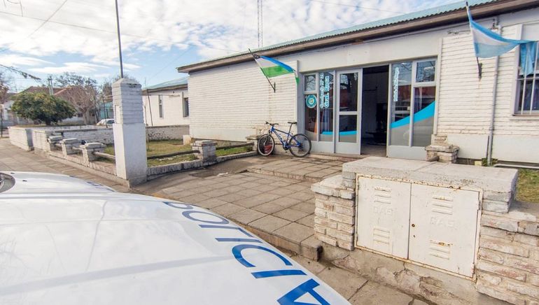 Presos de una comisaría del Alto Valle intentaron escaparse por la ventana de un baño