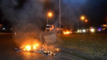 chacareros protestaron contra el tarifazo en la rotonda